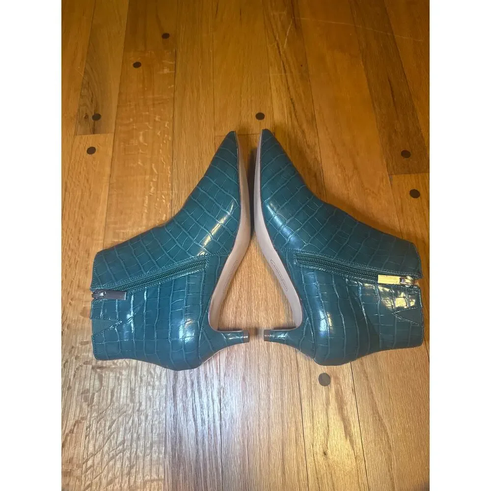 Comfortview Meredith Women’s 8W Teal Croc Embossed Pointed Toe Ankle Boots